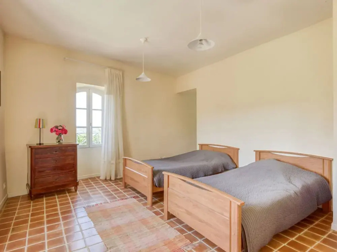 Quaint Holiday Home in Rustrel With Swimming Pool