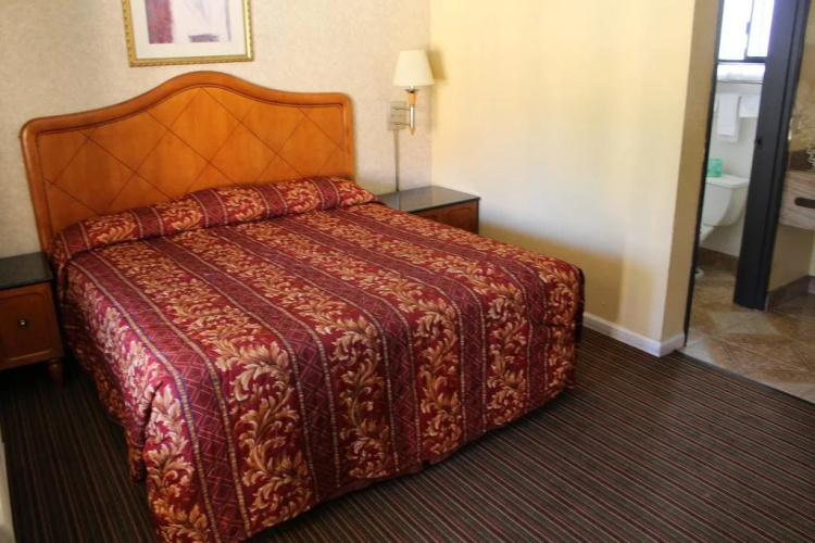 Travelers Inn