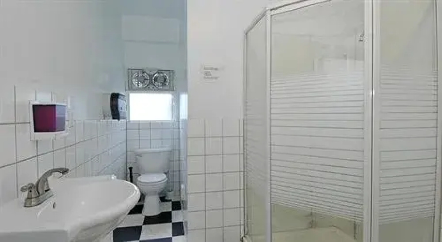 C&N Backpackers Hostel - Vancouver