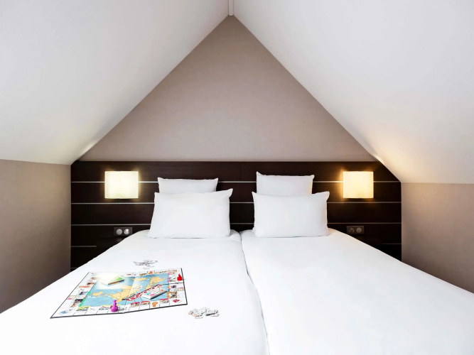 Mercure Omaha Beach Hotel
