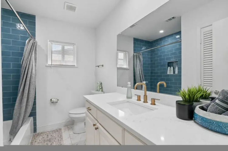 Cozy Spacious Allergy Friendly Retreat - 4BR