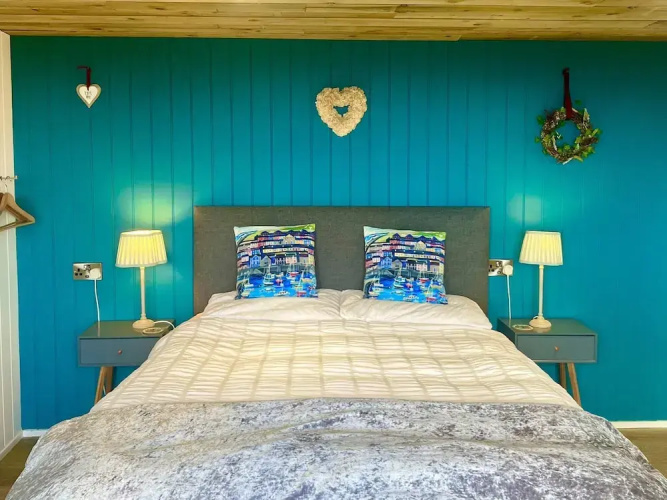 Luxury Pods - Sleeps 2 & Free Parking