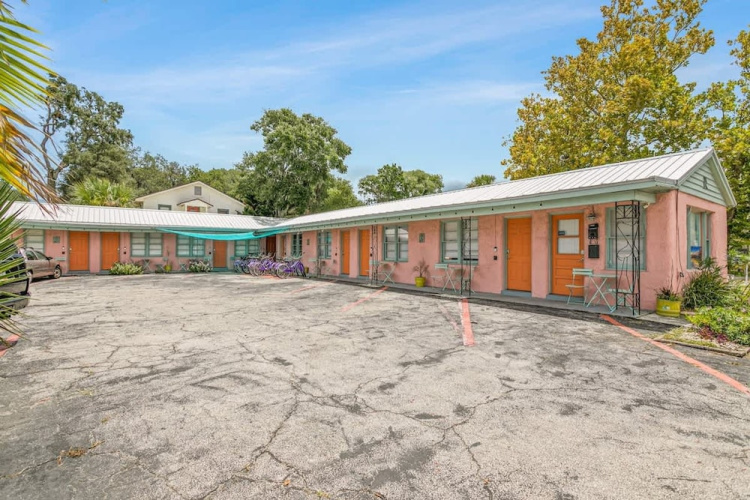 Retro Retreat- Updated 1950s Motel in St Augustine