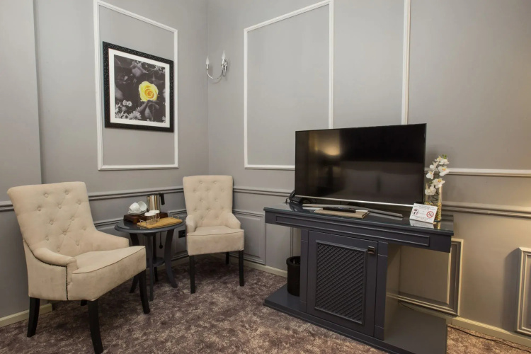 Peninsula Boutique Hotel