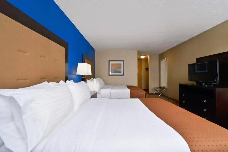 Monroeville Plaza Hotel
