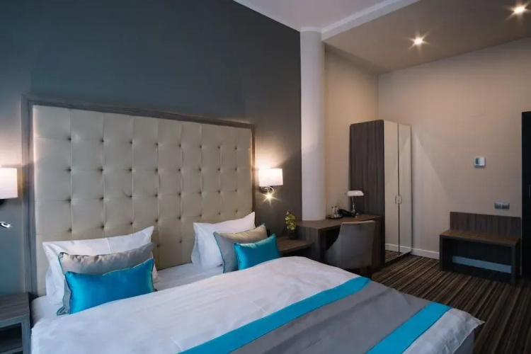 Norm Hill Hotel