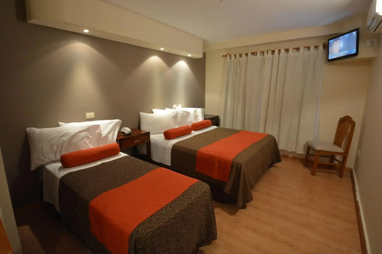 Piazza Hotel