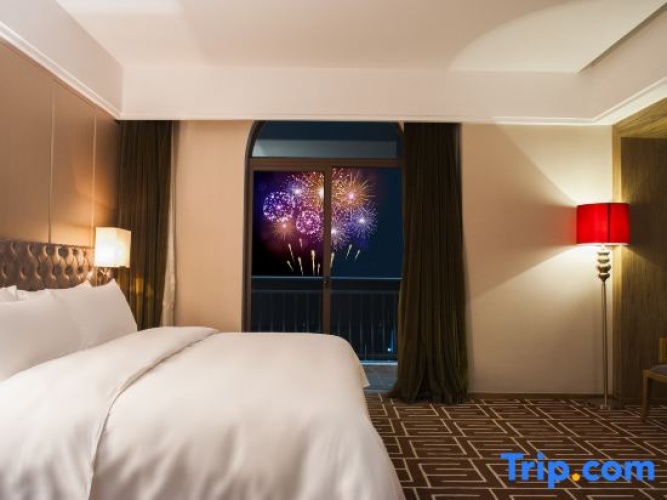 Presidential Suite with river view