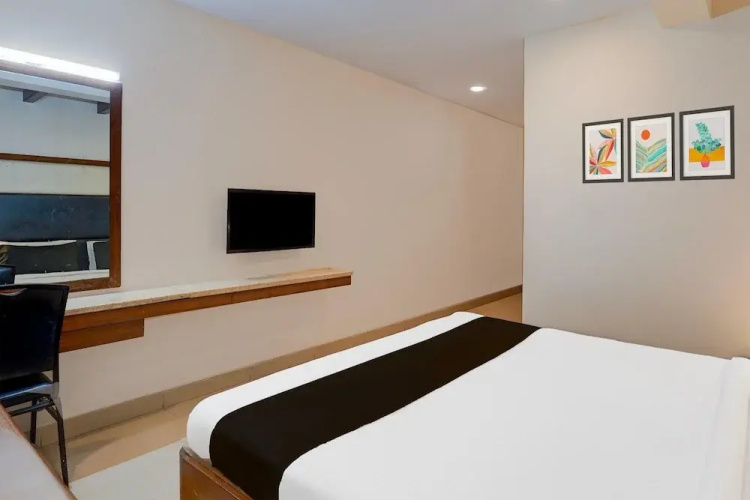 Super Townhouse Arcot Road