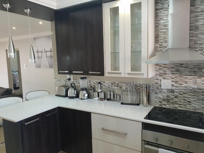 3 Bedrooms Apartment