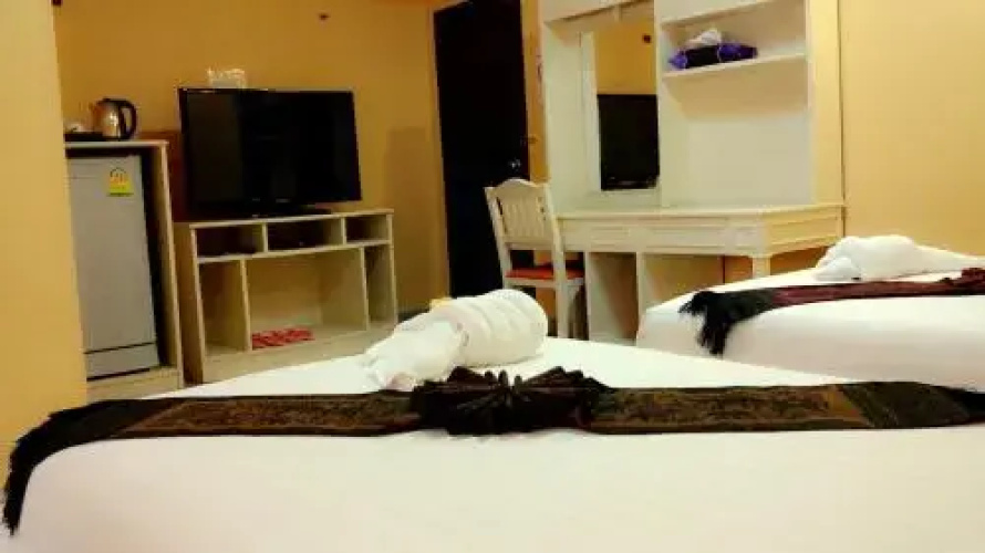 Ploy-Plu Residence