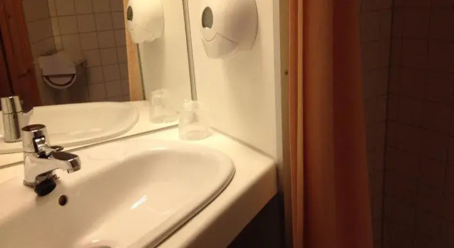Ro Hotel