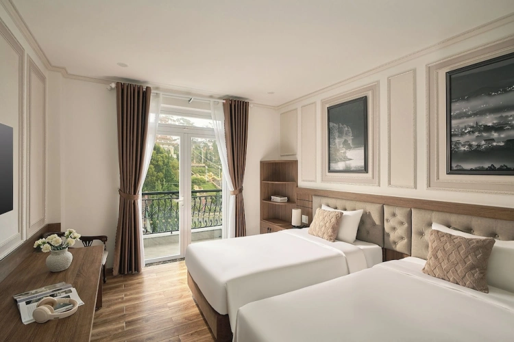 Standard Double room with balcony and with city view