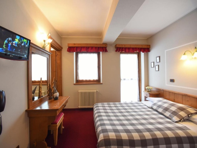 Standard Triple room with view