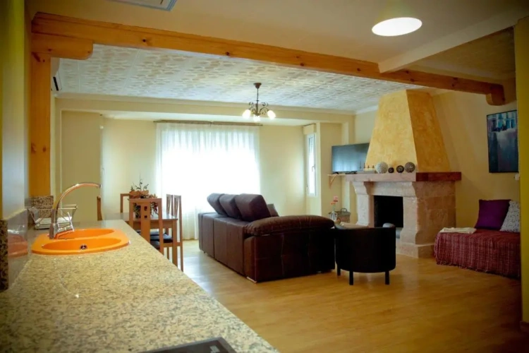 3 Bedrooms Cottage