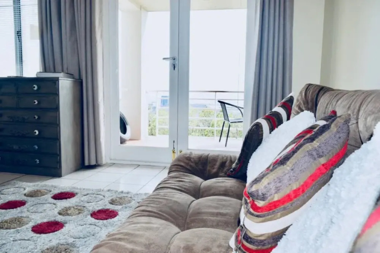 Bright Studio Apartment in Devils Peak