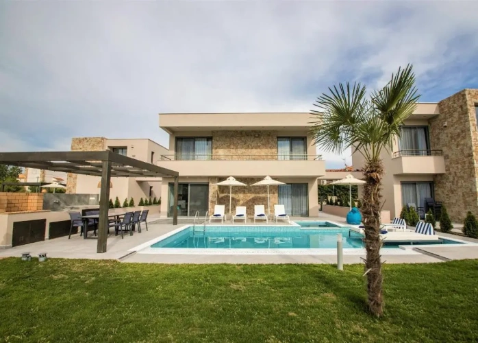 3 Bedrooms Villa