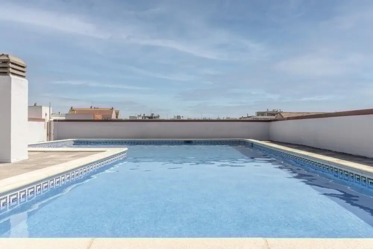 Beraldi - 1 Bedroom and Shared Pool in Trafalgar