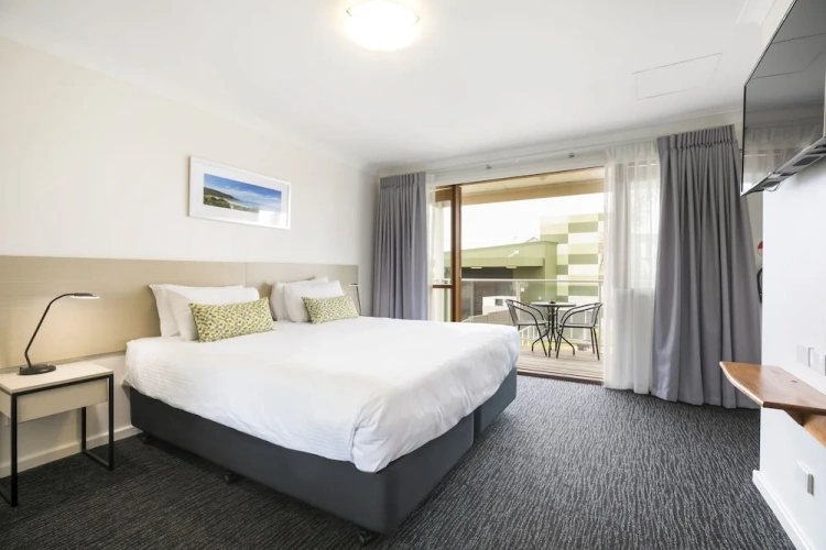 1 Bedroom Apartment with balcony and with pool view