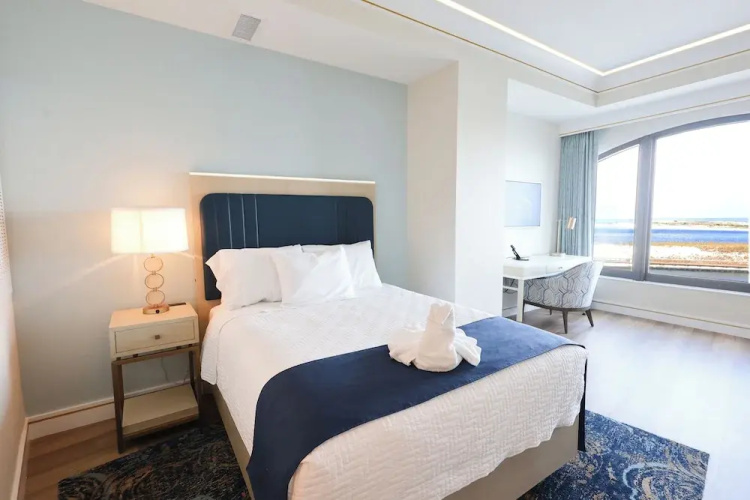 Harbor Suites at Harborwalk Village