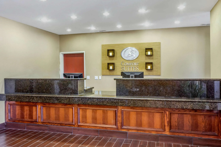Comfort Suites Plainview