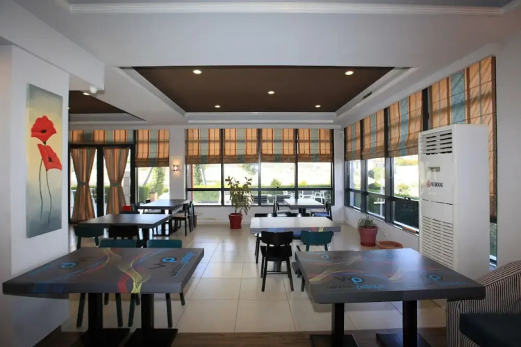White Palace Hotel