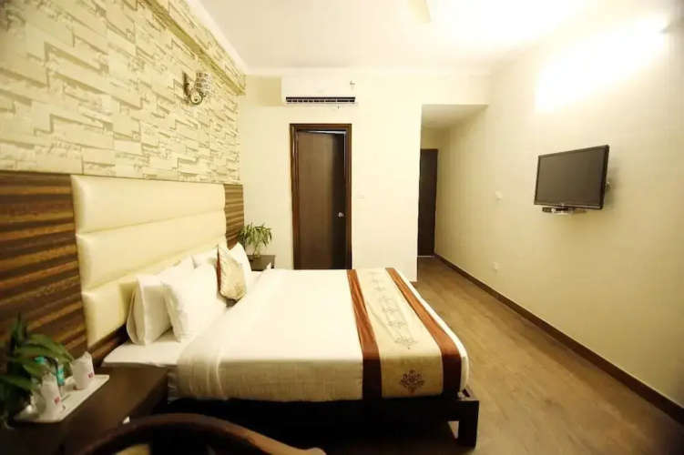 Rousha Inn