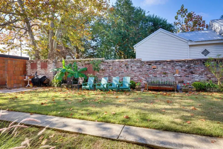 Game Room w/ Pool Table! Downtown Mobile Condo