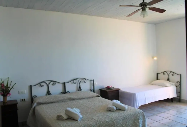 Standard Triple room