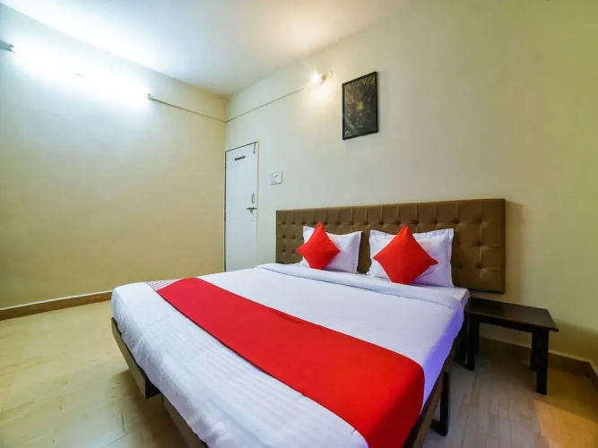 Oyo 28139 Hotel Empire