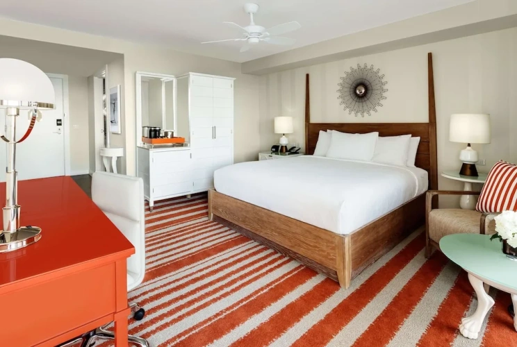 Double room with balcony and with partial ocean view