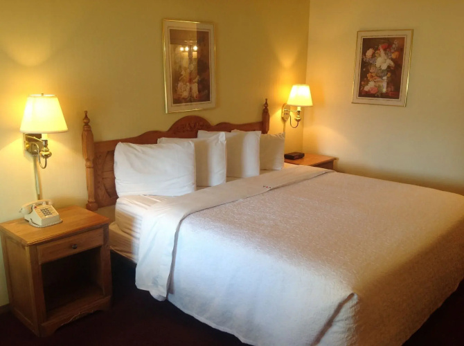 Honeysuckle Inn & Conference Center