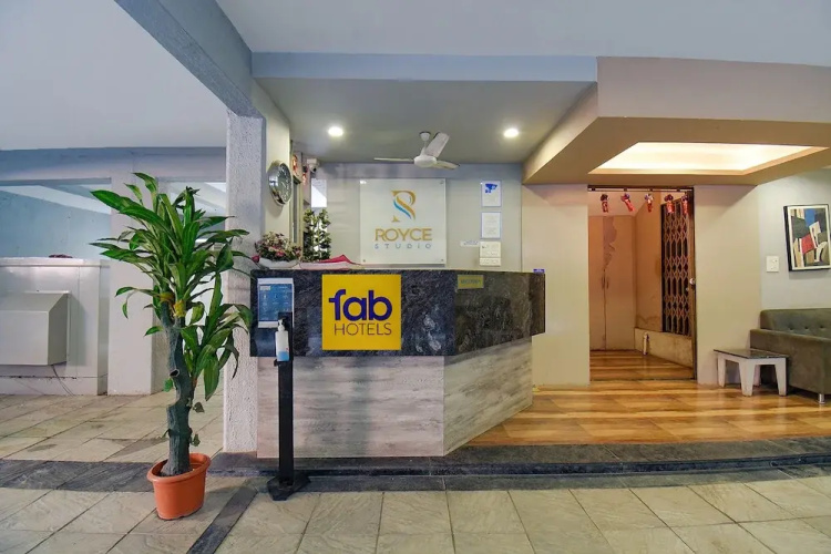 FabHotel Royce Studio