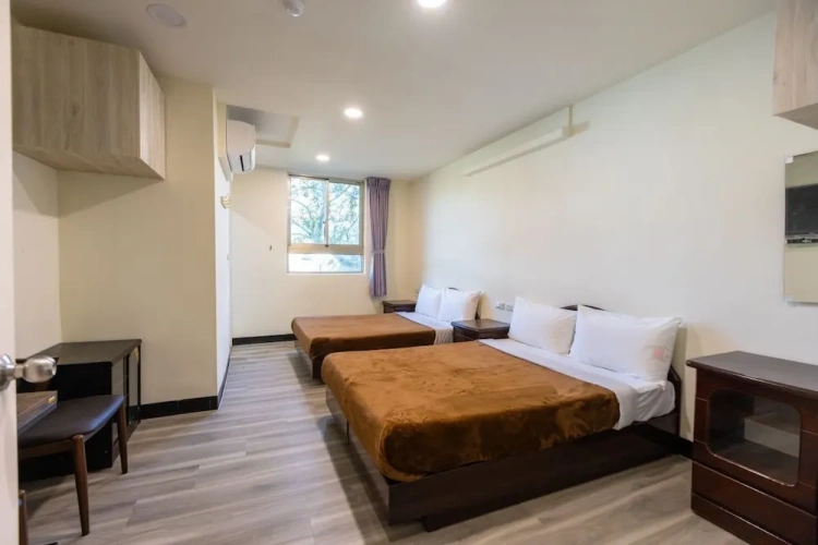 Classic Quadruple room with mountain view