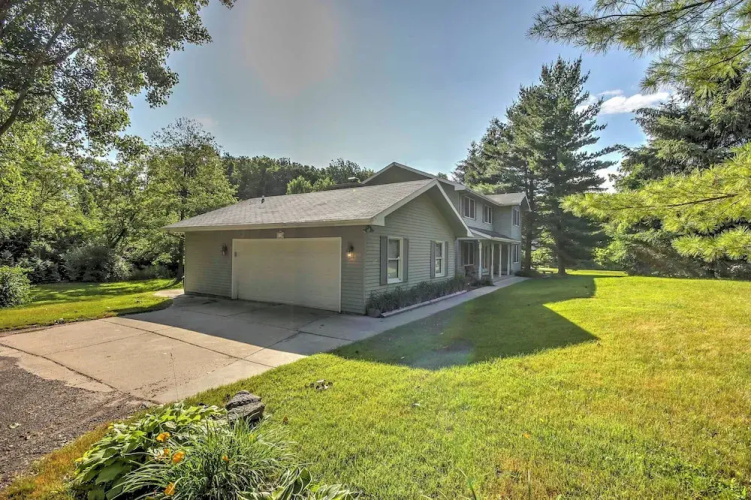 Private Plymouth Hideaway - 13 Miles to Ann Arbor!