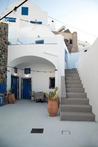 Amphora Charm Suite - Akrotiri Escape