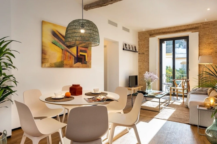 3 Bedrooms Apartment