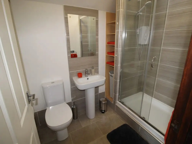 Hideaway 2 Bedroom Apartment by Cardiff Holiday Homes