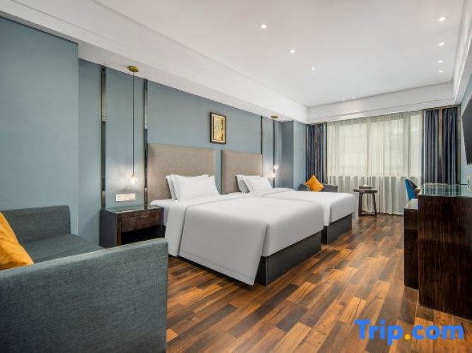 Quadruple Suite