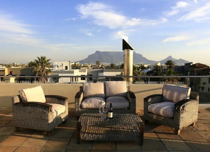 3 Bedrooms Apartment