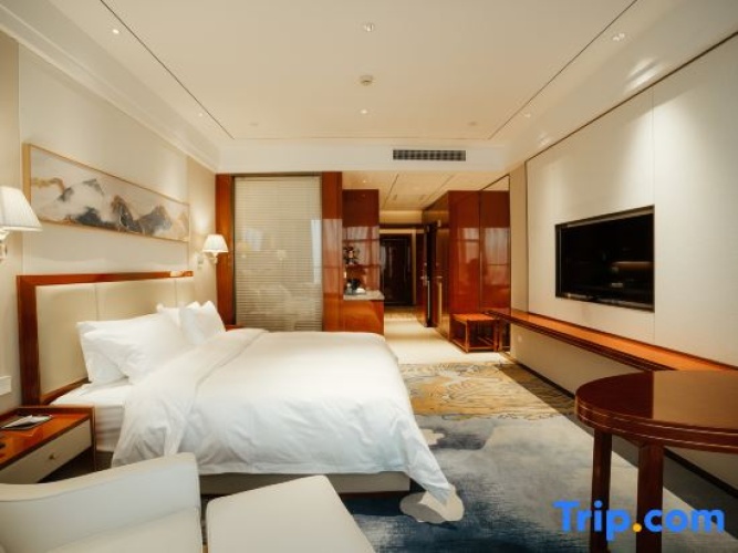 Standard Double room with street view