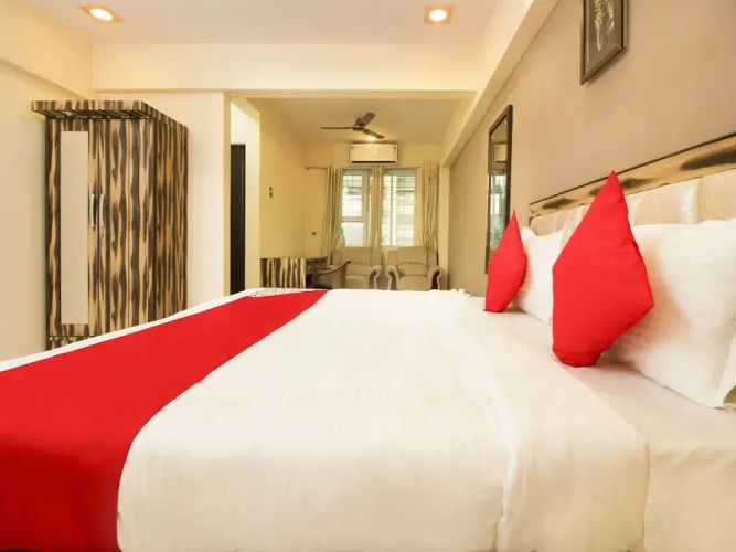 OYO 24621 The Star Hotel