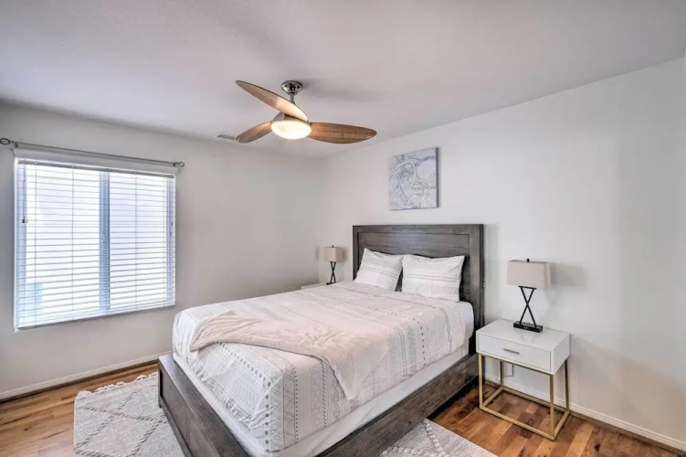 Oceanside Home w/ Rooftop Patio - Steps to Beach!