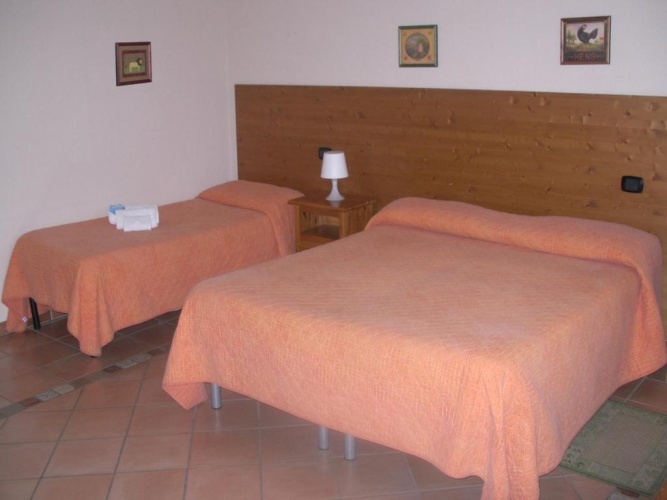 Standard Triple room