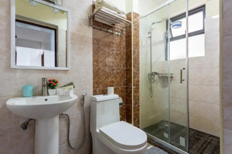Relaxing, 3bdr with king bed & free parking