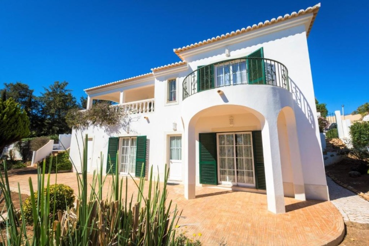 3 Bedrooms Villa