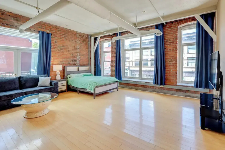 Prime Old Market Location: Walkable Omaha Condo!