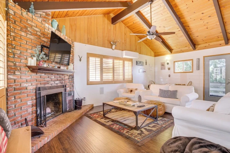 3 Bedrooms Cottage with balcony