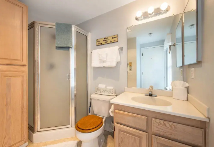 28 Lodge 1 Bedroom Condo by RedAwning