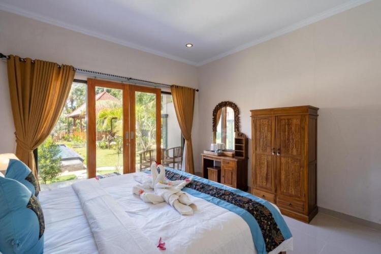 Standard Double room with pool view